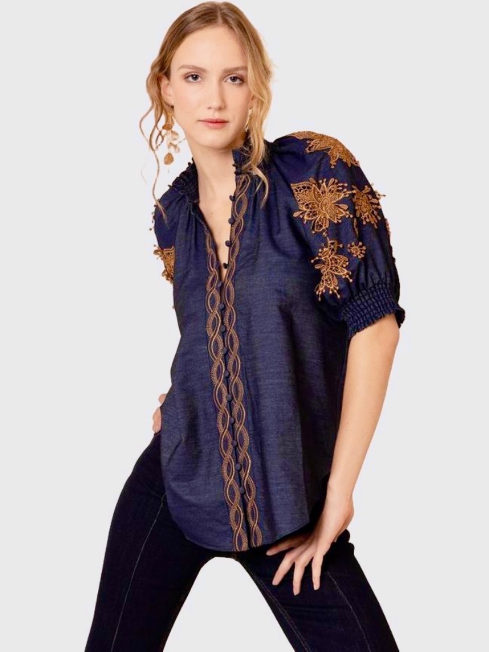 Embroidered Hale Bob blouse size Small NWT